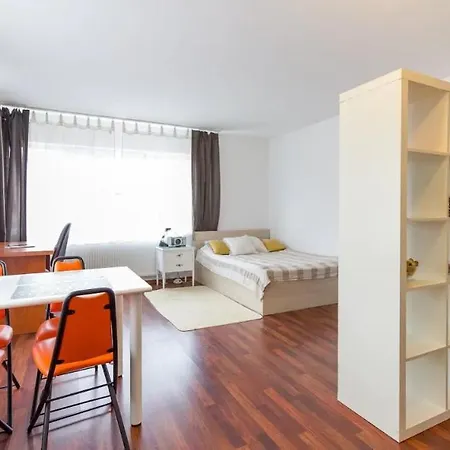 Studio Toward De Airport 아파트